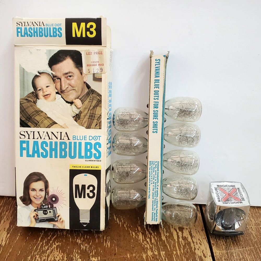 Vintage Sylvania M3 Blue Dot Flashbulbs Box & 9 Bulbs + 1 Magic Cube